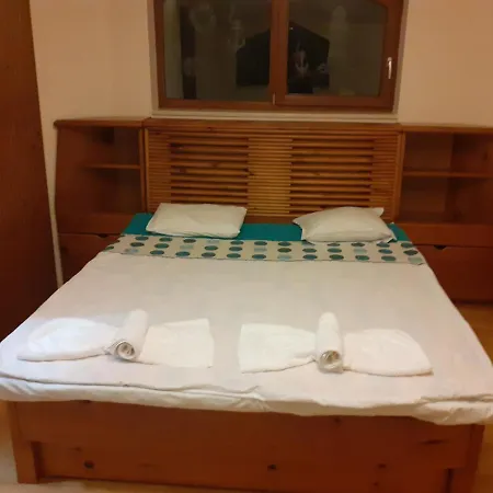 Two Bedroom With Fireplace And Mountain View Apartment *