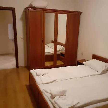 Two Bedroom With Fireplace And Mountain View Apartment *